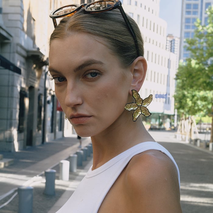 1 Pair Sophisticated Flower Stainless Steel Gold Color Women's Stud Earrings h5Picture3