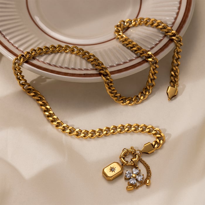 1 Stück Halskette mit Anhänger aus Edelstahl mit Blumen- und Schmetterlingsmotiv in Goldfarbe h5Bild4