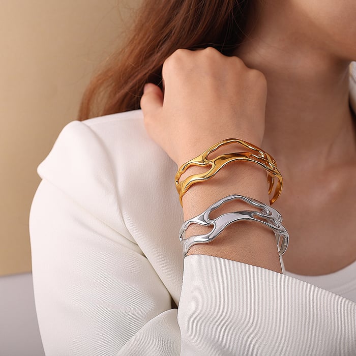 1 Stück einfaches, unregelmäßig geformtes Manschettenarmband aus Edelstahl in Goldfarbe Bild4