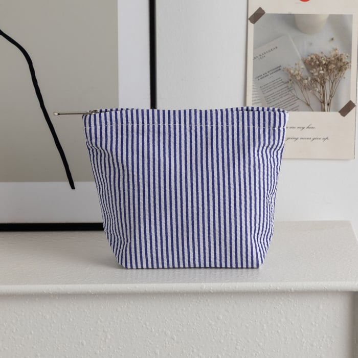 1 Piece Casual Strip Makeup Bag