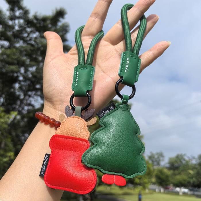1 Piece Cute Christmas Leather Bag Charm Picture3