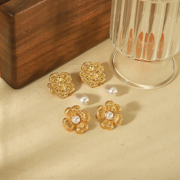 1 pair of exquisite and elegant  gold-plated stainless steel metal texture flower pearl earrings for women's jewelry for daily wear