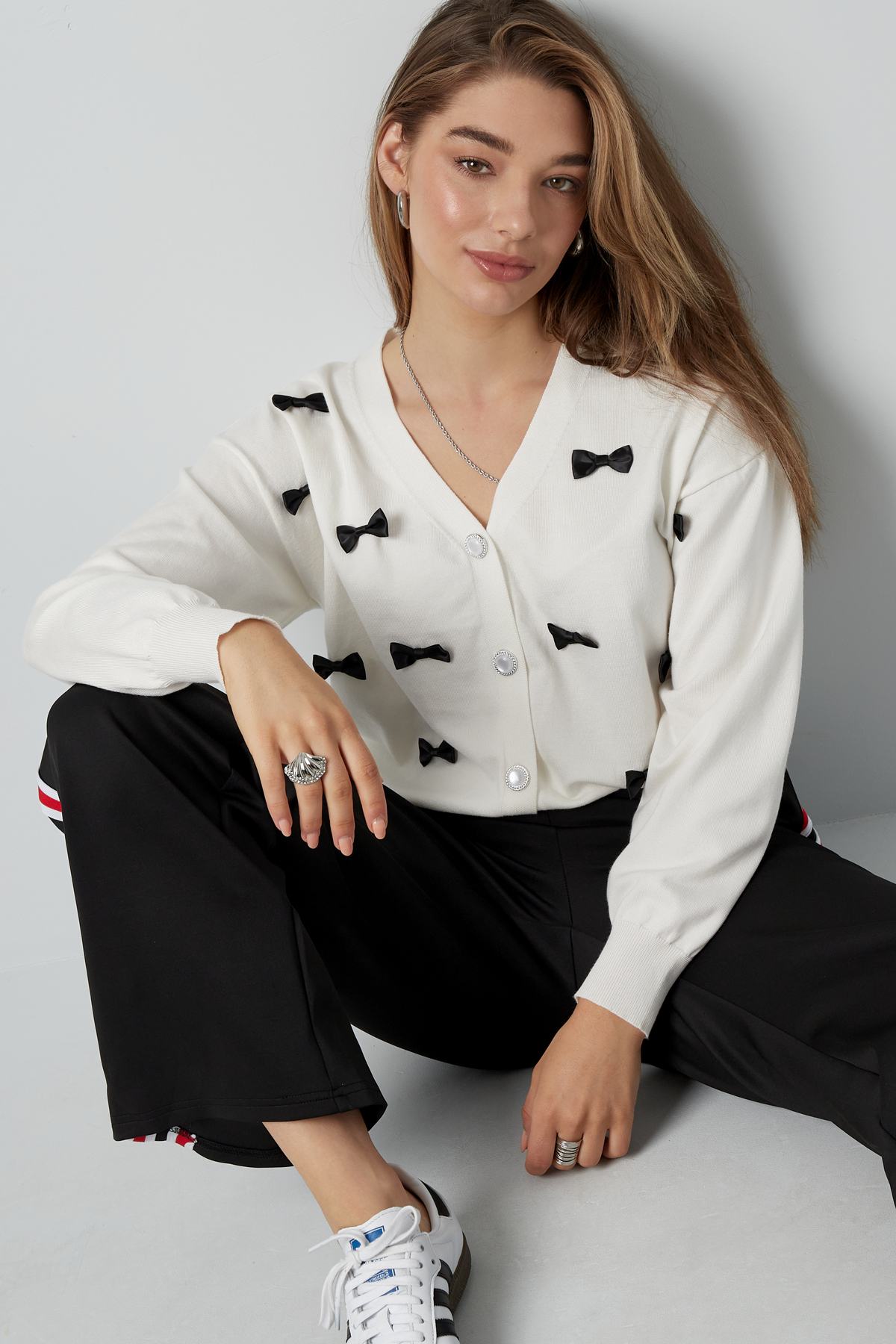 Bowtiful cardigan - white