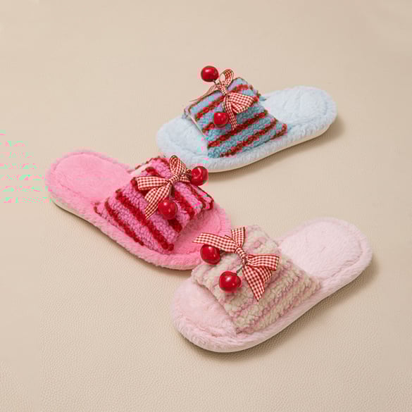1 par de pantuflas de felpa para el hogar con lazo de rayas y bloques de color cereza 2