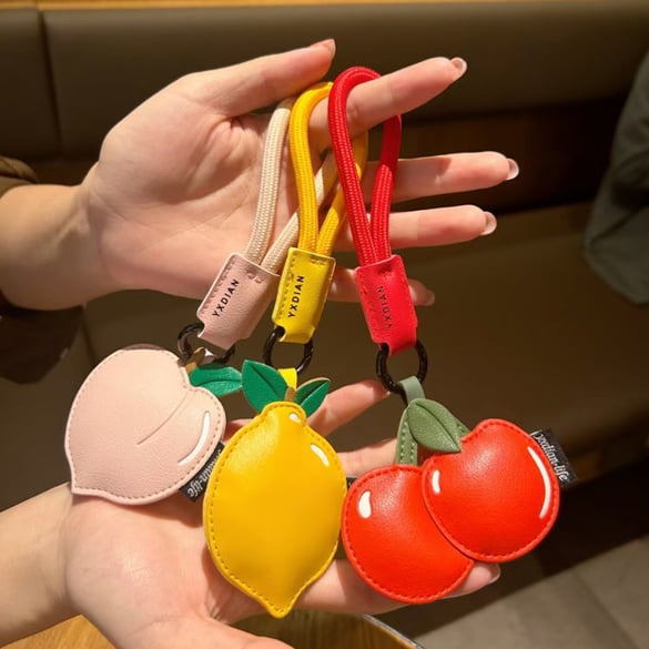 1 pezzo di grazioso ciondolo per borsa in pelle a forma di frutta 2