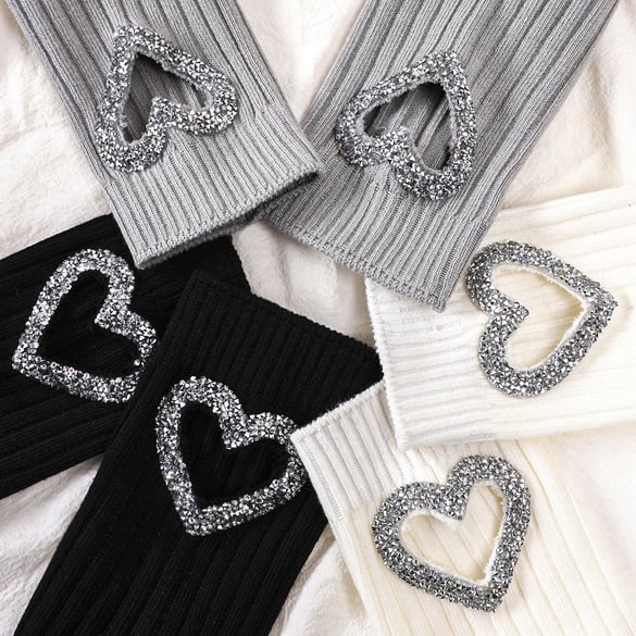 Leichte, luxuriöse Damensocken aus reiner Baumwolle mit Strassbesatz und hohlem Herz