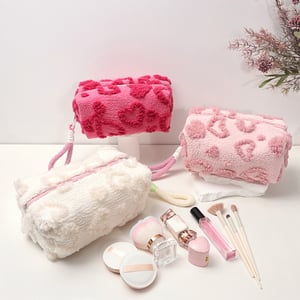 1 Piece Romantic Series Sweet Heart Fluffy Lightweight Durable Women's Cosmetic Bags h5 Picture2