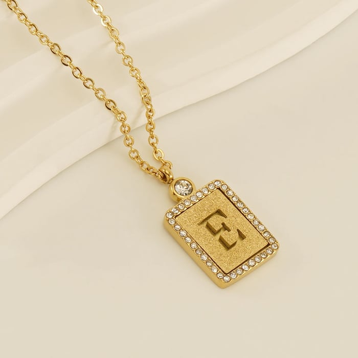 1 Piece Golden Simple Series Simple Letter E Women's Pendant Necklaces 