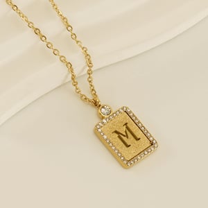 1 pezzo di collana con ciondolo a forma di lettera M semplice serie dorata da donna h5 