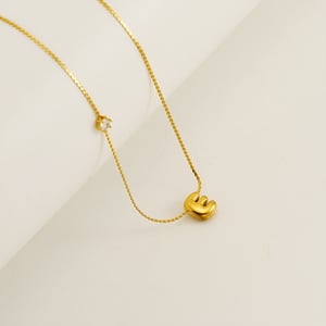 1 pieza elegante serie diaria linda letra E collares colgantes de acero inoxidable color dorado para mujer h5 