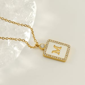 1 pezzo splendida serie rettangolare lettera M in acciaio inossidabile color oro collane con ciondolo da donna h5 