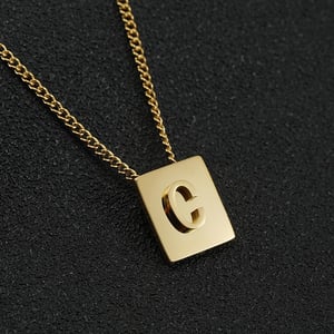 1 pezzo serie giornaliera minimalista lettera C in acciaio inossidabile color oro collane con ciondolo unisex h5 