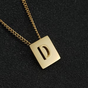 Collier pendentif unisexe minimaliste en acier inoxydable couleur or avec lettre D de la série Daily 1 pièce h5 