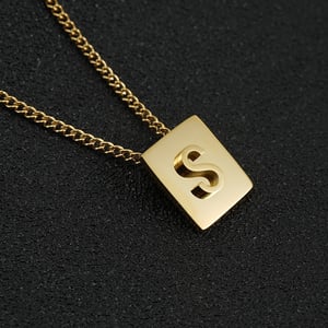 1 pezzo serie giornaliera minimalista lettera S in acciaio inossidabile color oro collane con ciondolo unisex h5 