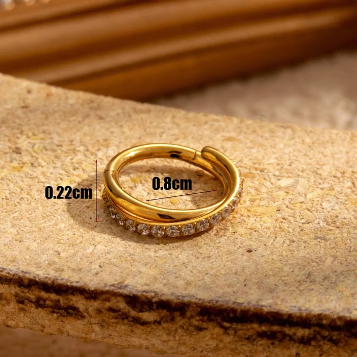 1 Stück Simple Series Klassische geometrische Creolen aus Titanstahl mit 18 Karat Goldbeschichtung und Zirkonia für Damen 