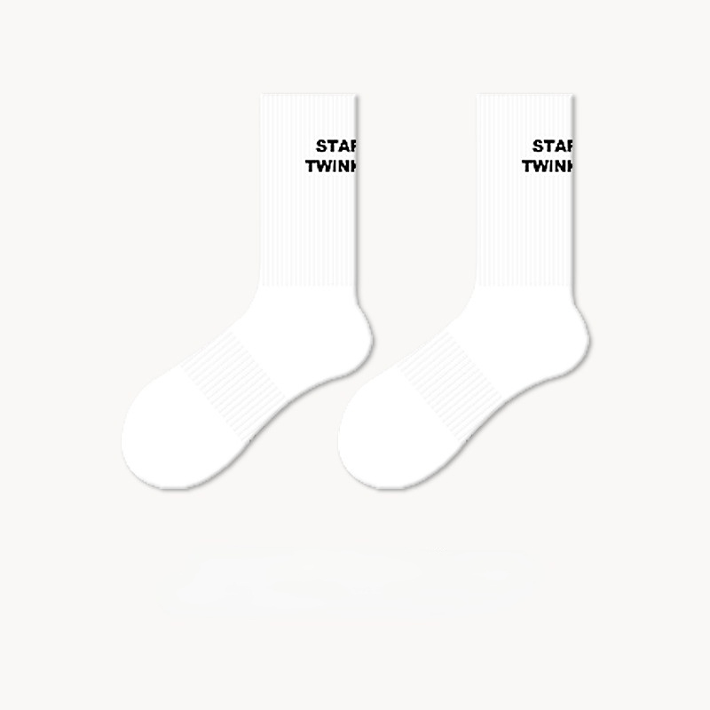 1 Paar einfache, wadenlange Baumwollsocken mit Buchstabenstickerei 