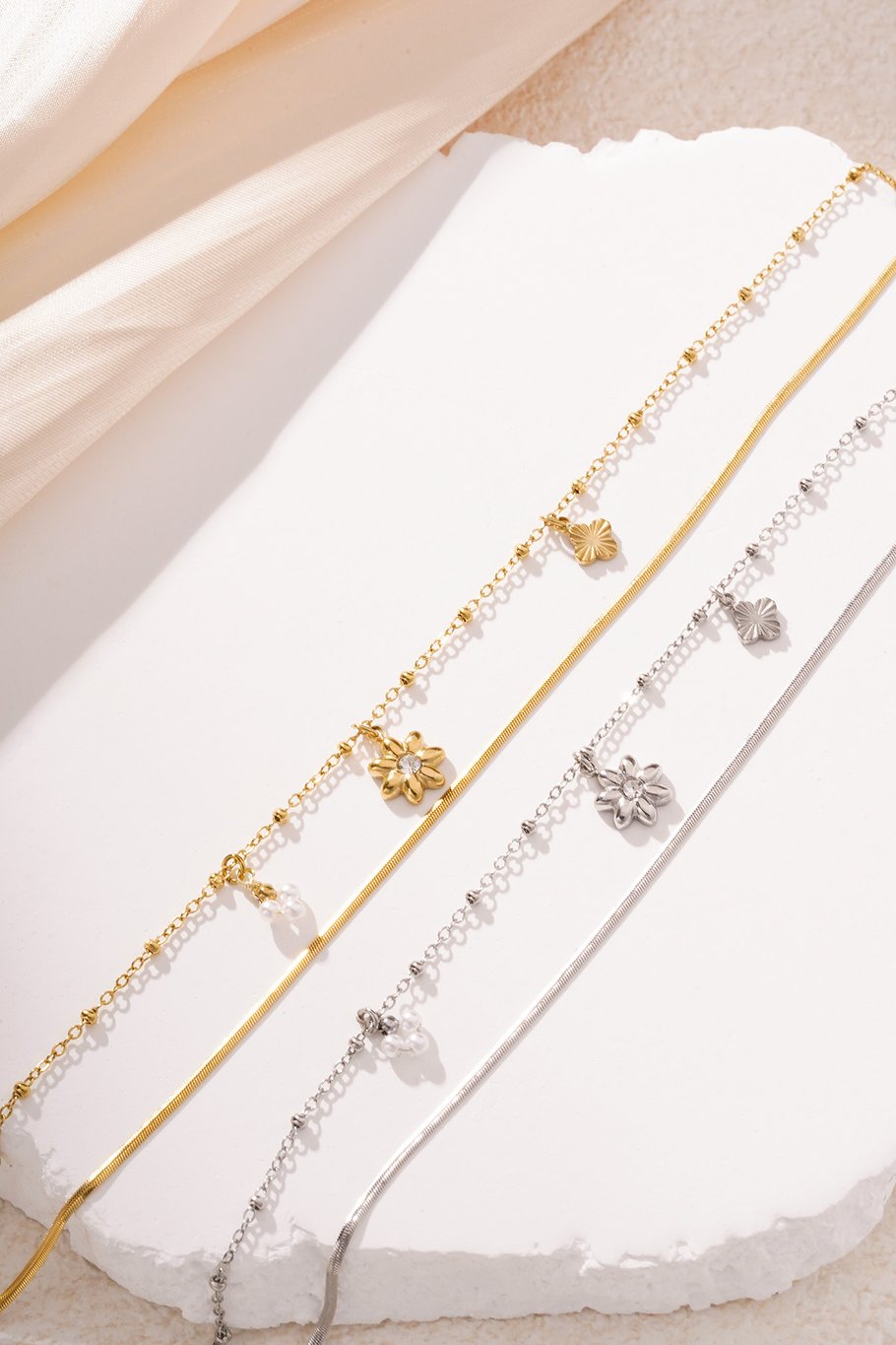 Floral Bracelet - Gold Color Picture4