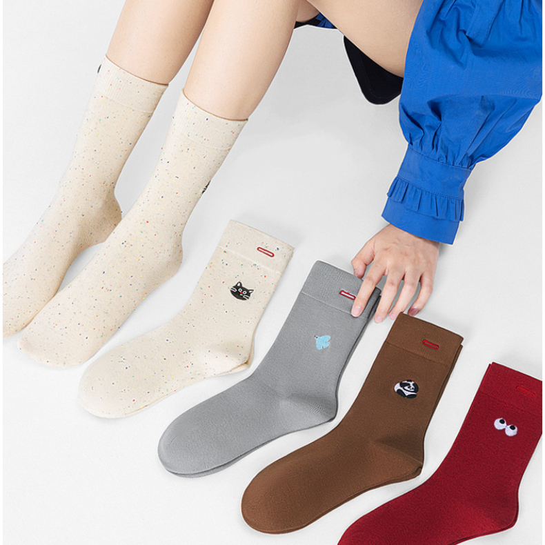 1 Paar einfache Wadensocken aus Baumwolle mit Cartoon-Stickerei Bild4