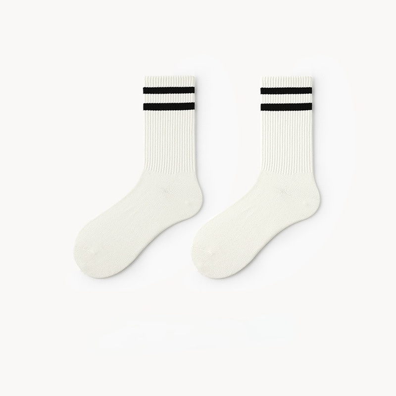 1 Paar gestreifte Sport-Baumwollsocken bis zur Mitte der Wade 