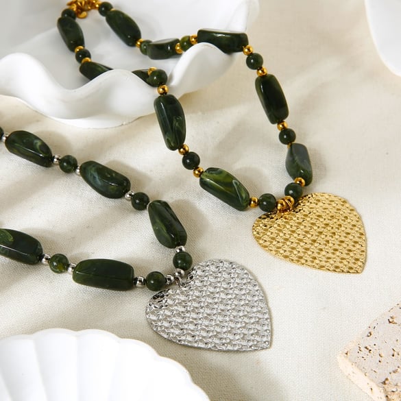 1 Piece Retro Acrylic Beads Gold Color Heart Pendant Necklace 2