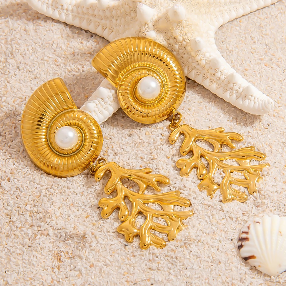Pendientes colgantes de acero inoxidable color dorado con concha Imagen5