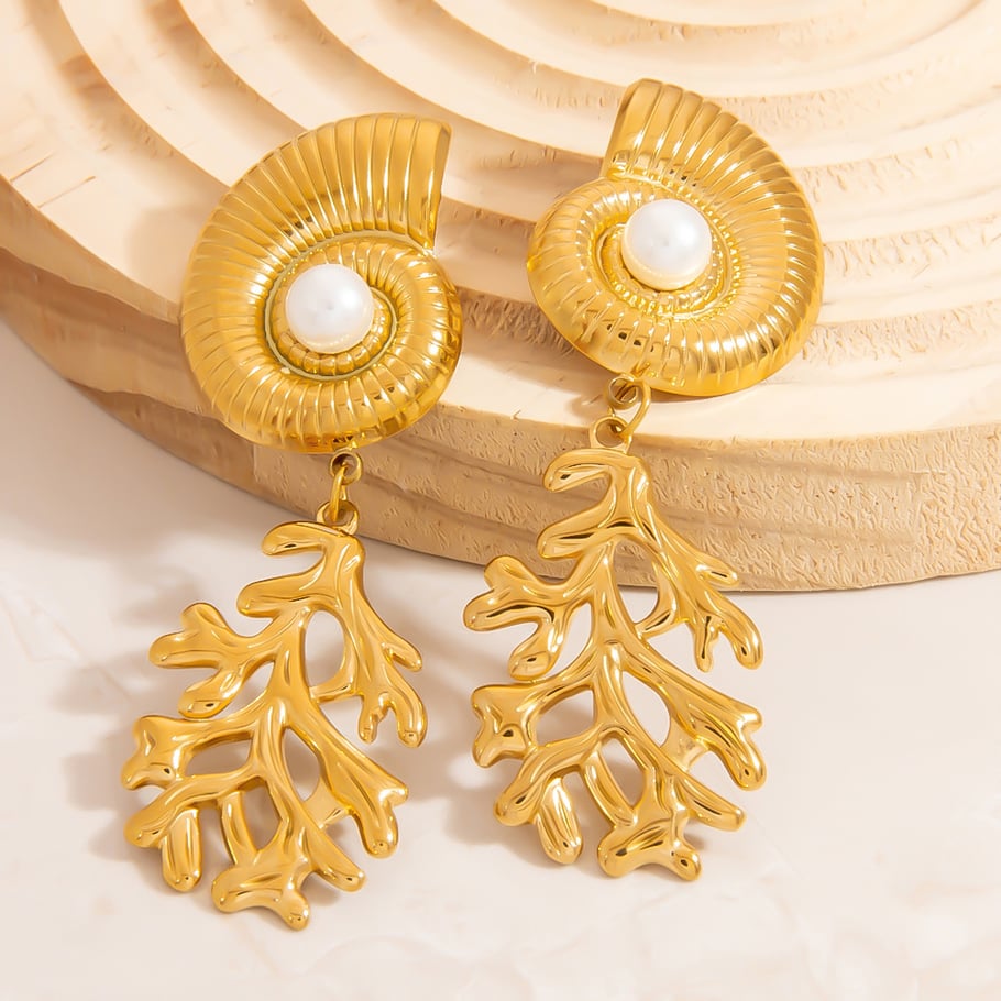 Pendientes colgantes de acero inoxidable color dorado con concha Imagen6