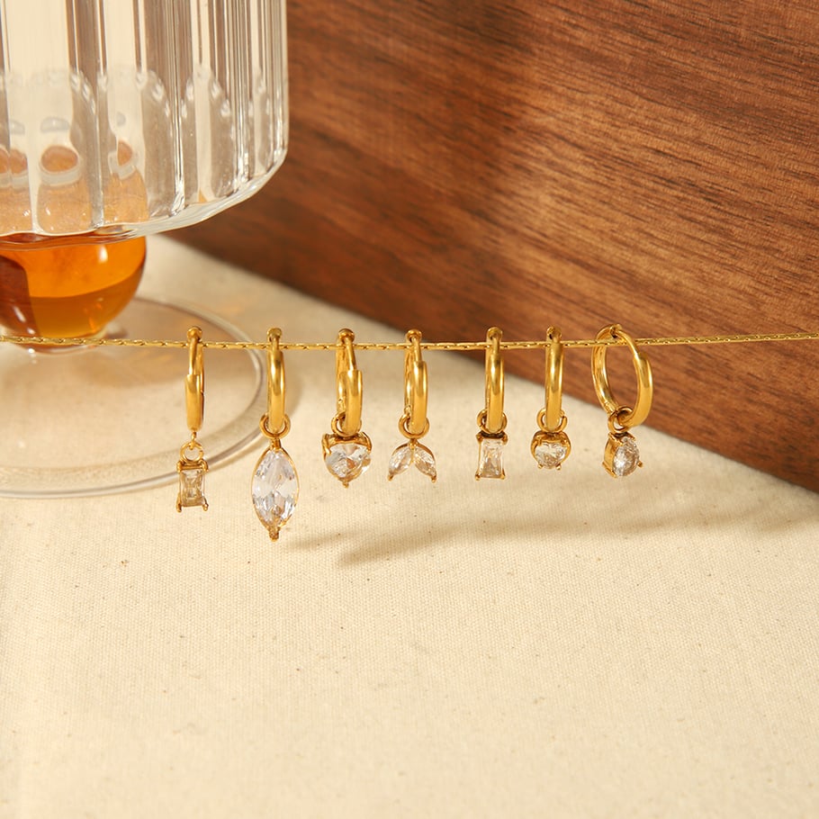 1 Paar Simple Series Tägliche geometrische 18 Karat vergoldete Zirkonia-Ohrringe für Damen 