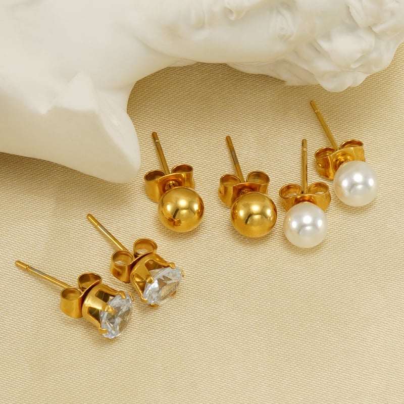 1 Paar Simple Series Einfache, einfarbige Ohrstecker aus Edelstahl mit 18 Karat Goldbeschichtung und Kunstperlen für Damen 