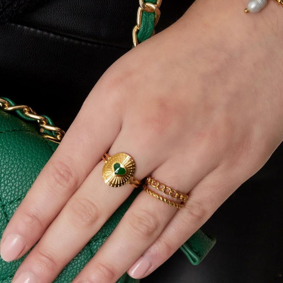Ring circle with heart 