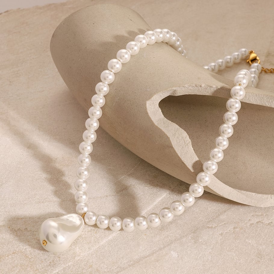 1 Stück Simple Series Retro Beads Edelstahl 18 Karat vergoldete Kunstperle Damen Anhänger Halsketten 