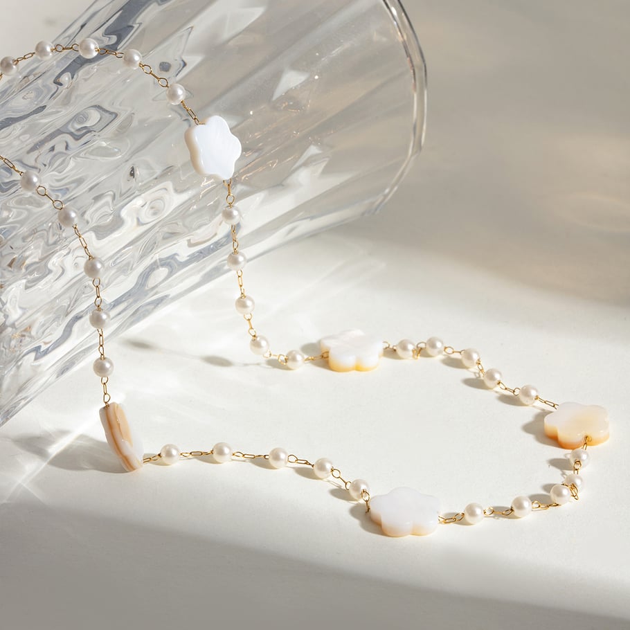 1 Stück Classic Series Sweet Flower Edelstahl 18 Karat vergoldete Kunstperle Damen Kettenhalsketten 