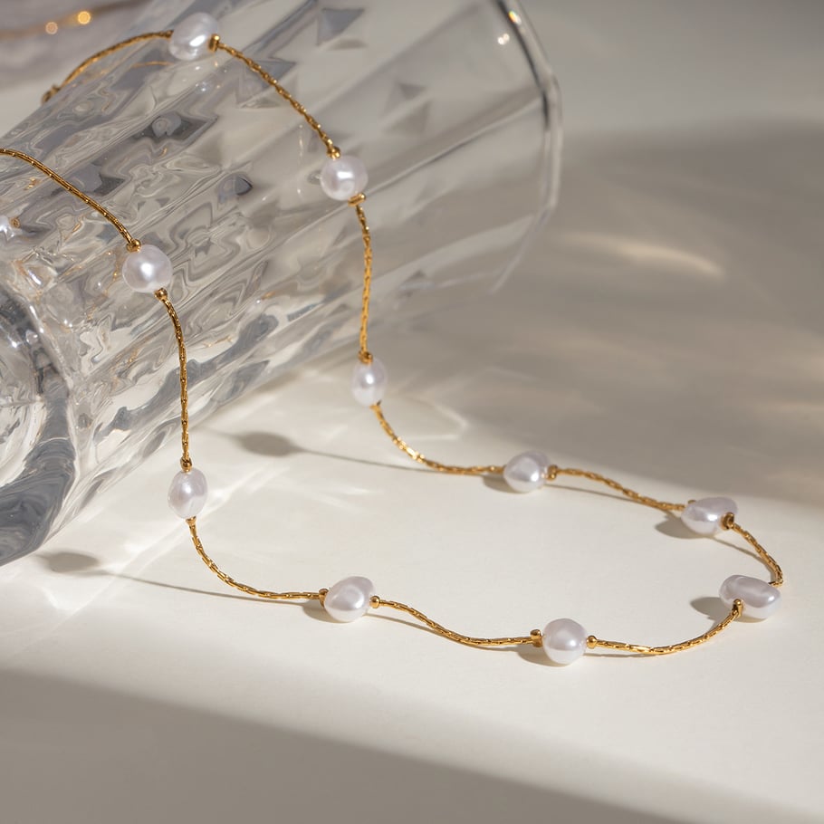 1 Stück Simple Series Süße geometrische Edelstahl 18 Karat vergoldete Kunstperle Damen Kettenhalsketten 