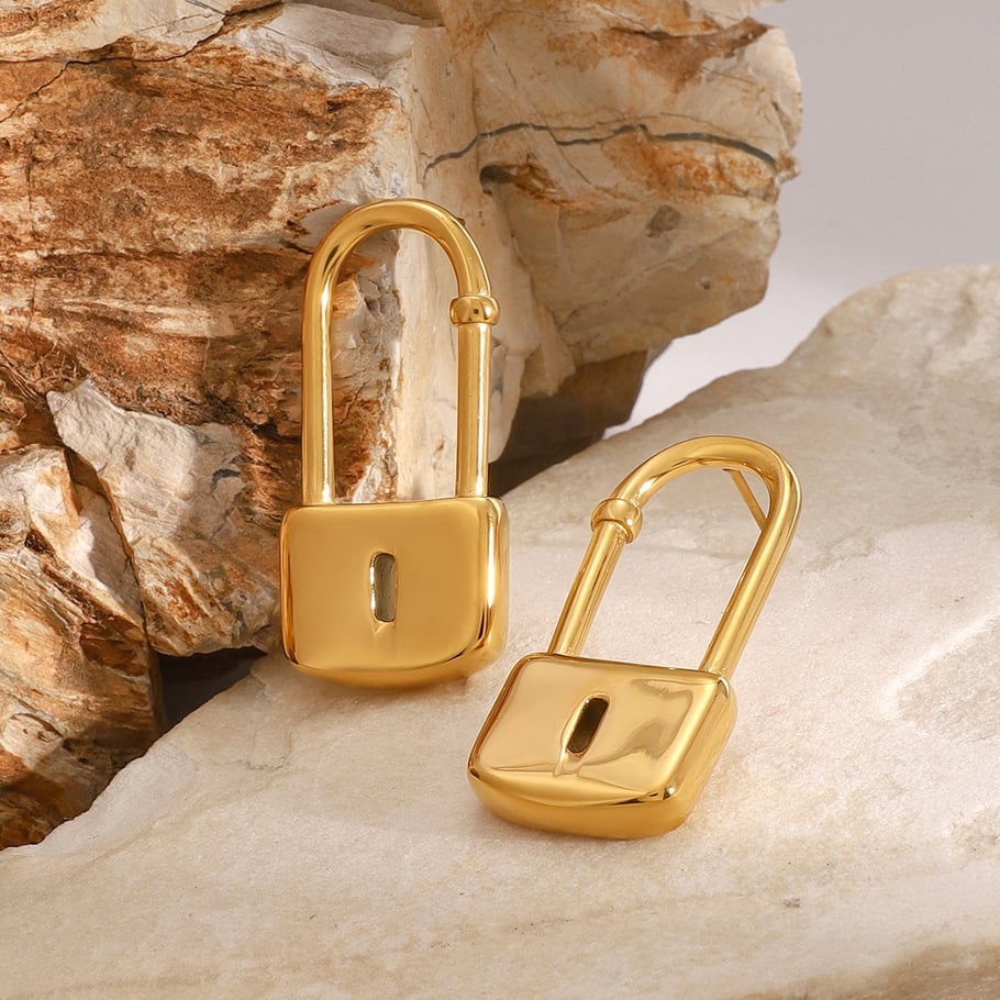 1 Pair Simple Series Europe and America Locker Stainless Steel 18K Gold Plated Women Stud Earrings 