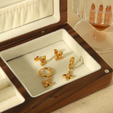 1 pair of simple and stylish 18k gold-plated stainless steel dot diamond flower earrings for women for daily wear h5 Picture2