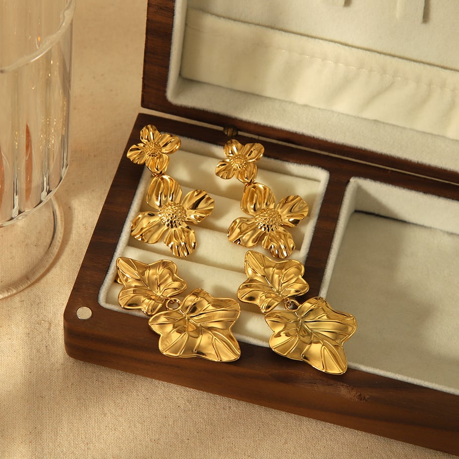 1 Paar personalisierte modische Ohrringe aus 18 Karat vergoldetem Edelstahl mit geometrischer Textur und Blatt-Blumen-Anhänger für Damenschmuck zum täglichen Tragen Bild2