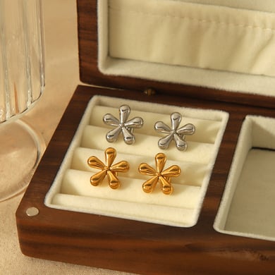 1 pair of simple and stylish 18k gold-plated stainless steel five-petal flower earrings suitable for women's daily wear h5 Picture2