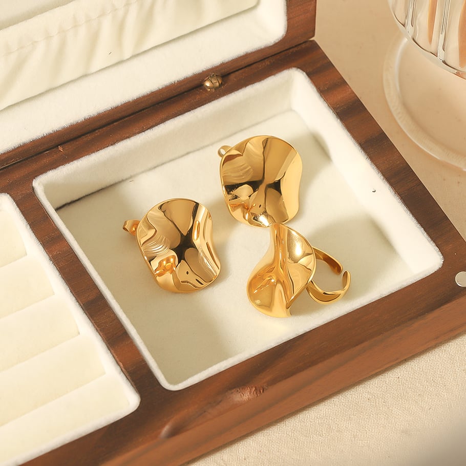 1 Pair Simple Style Glossy Irregular Round Shape Stainless Steel 18K Gold Plated Women's Stud Earrings 