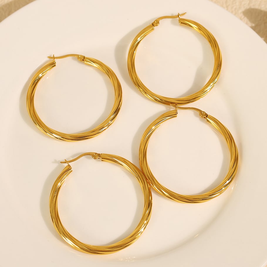 1 Paar Creolen der Classic-Serie, elegant, geometrisch, Titanstahl, 18 Karat vergoldet, für Damen 