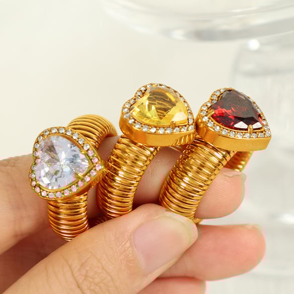 Anillos de piedras preciosas de circonita chapados en oro de 18 quilates de acero inoxidable con forma de corazón retro de serie romántica de 1 pieza para mujer 2