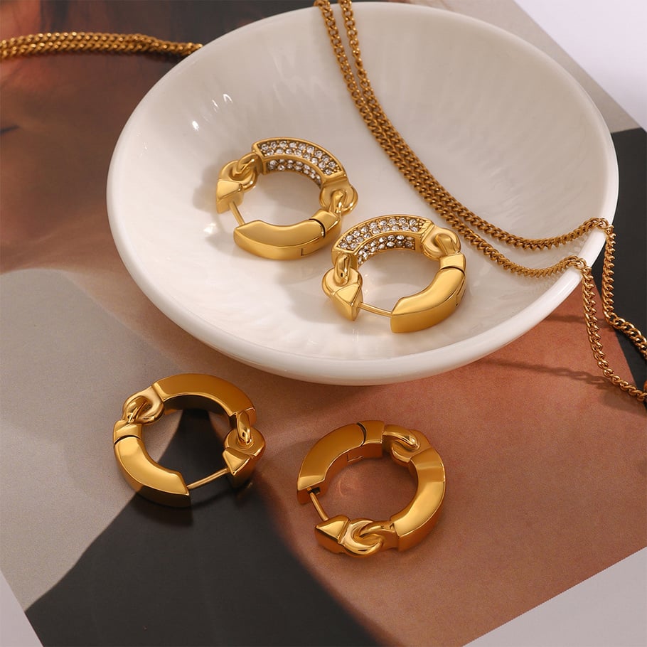 1 Paar Creolen der Simple Series, elegant, ringförmig, Edelstahl, 18 Karat vergoldet, Strass, für Damen Bild2