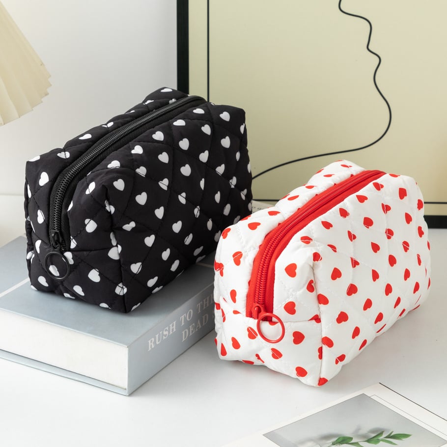 1 Piece Sweet Series Classic Heart Portable Large Capacity Toiletry With Random Printing Design Women's Cosmetic Bags 