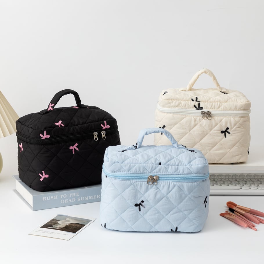 1 Piece Classic Travel Bowknot Portable Large Capacity Beauty Case With Random Printing Design Women's Quilted Cosmetic Bags Picture2