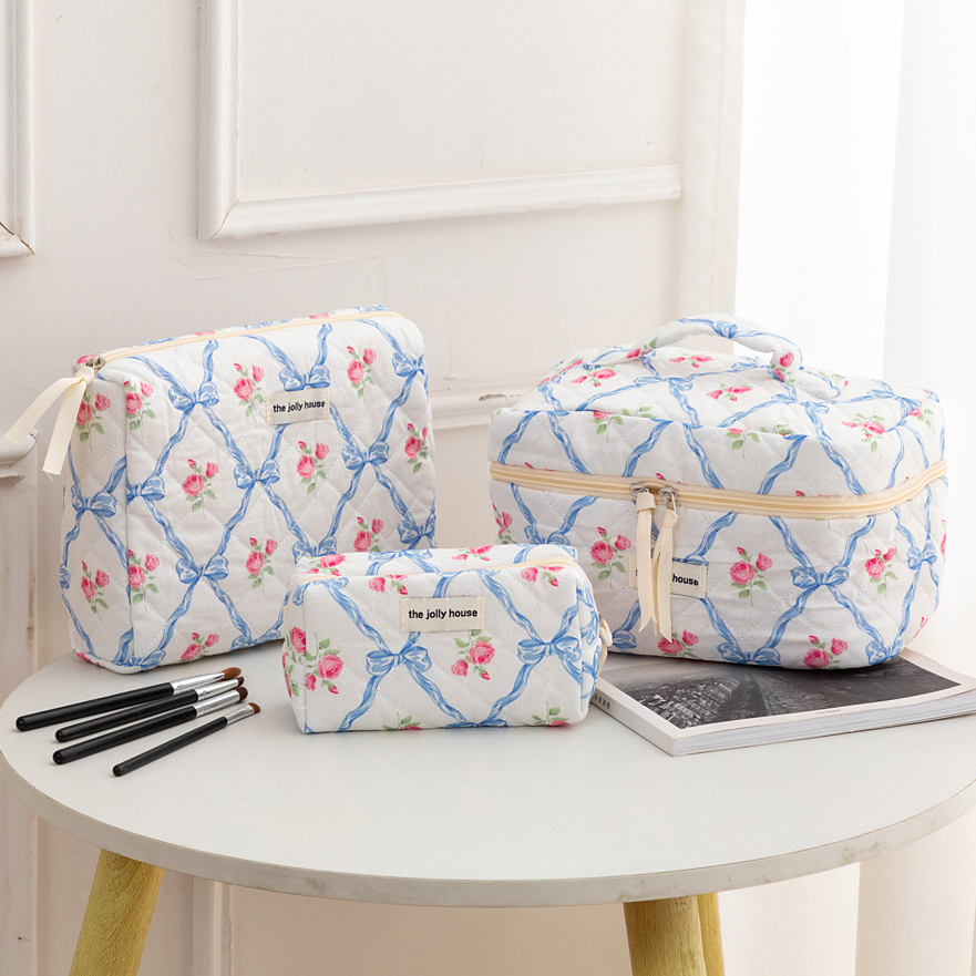 1 Piece Luxurious Floral Portable Large Capacity Beauty Case With Random Printing Design Women's Blue Cosmetic Bags 