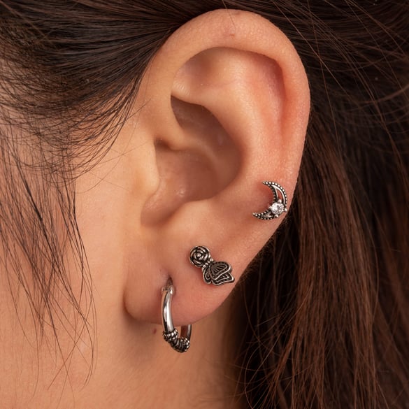 1 pieza de pendientes de botón para hombre de color cobre y plata con diseño clásico de flores de serie simple