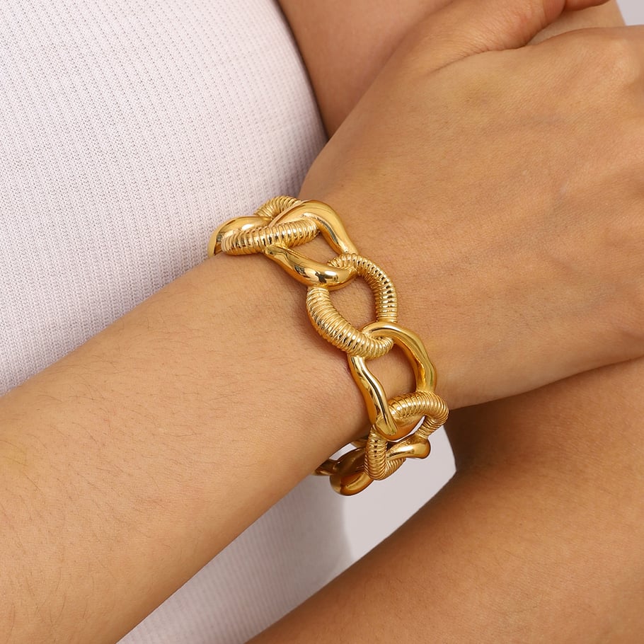 1 paio di braccialetti Jie Ding in acciaio inossidabile color oro da donna, braccialetti aperti di alta qualità in acciaio al titanio, gioielli da mano, braccialetti transfrontalieri Immagine2