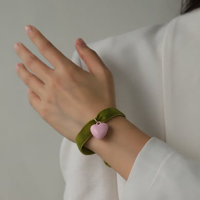 1 Piece Luxurious Series Classic Gorgeous Heart Shape Velvet Women's Charm Bracelets h5 Picture2