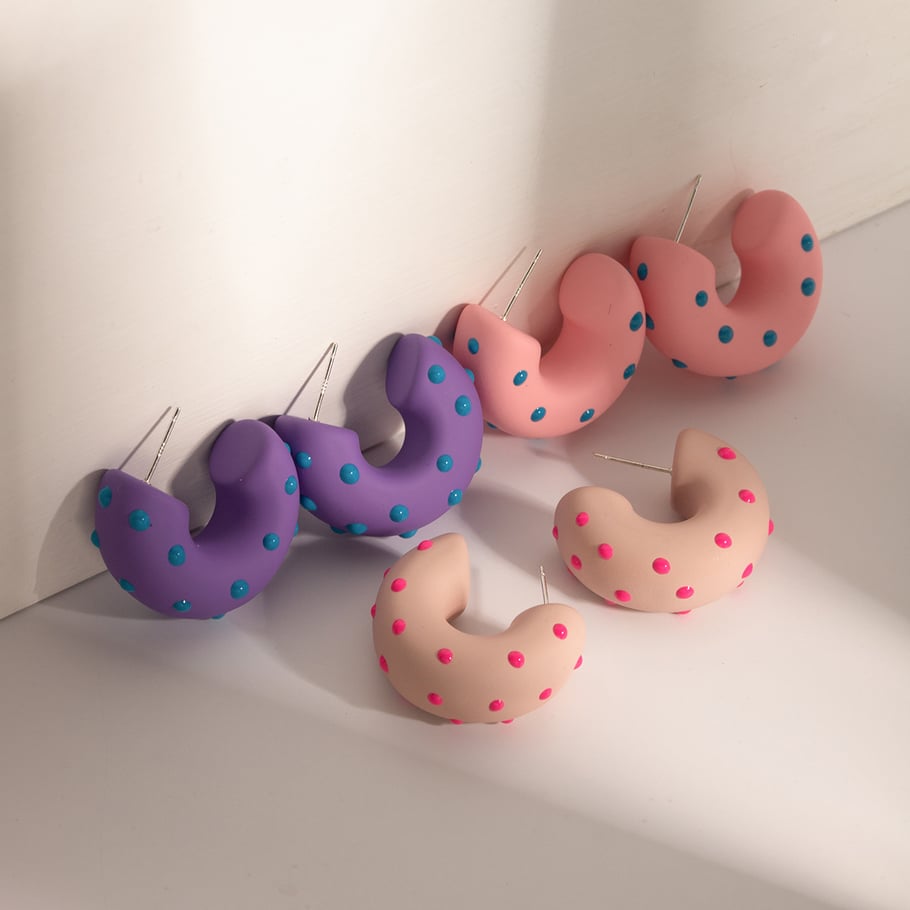 Europäische und amerikanische Ins-Stil grenzüberschreitende übertriebene Persönlichkeit Modetrend Gummifarbe Tropföl C-förmige Ohrringe Ohrringe Zubehör Großhandel Frauen Bild2