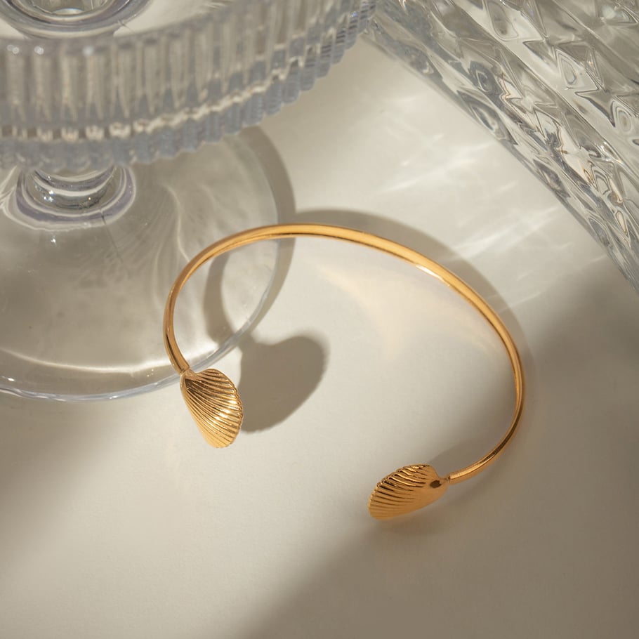 European and American cross-border ins style summer temperament 18k gold stainless steel small scallop simple open bracelet jewelry wholesale female Picture2