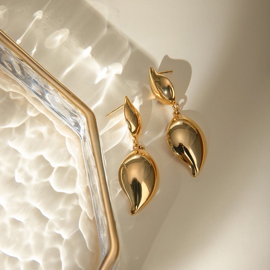 European and American cross-border INS style exquisite simple 18k gold stainless steel petal teardrop-shaped glossy earrings earrings for women Picture2