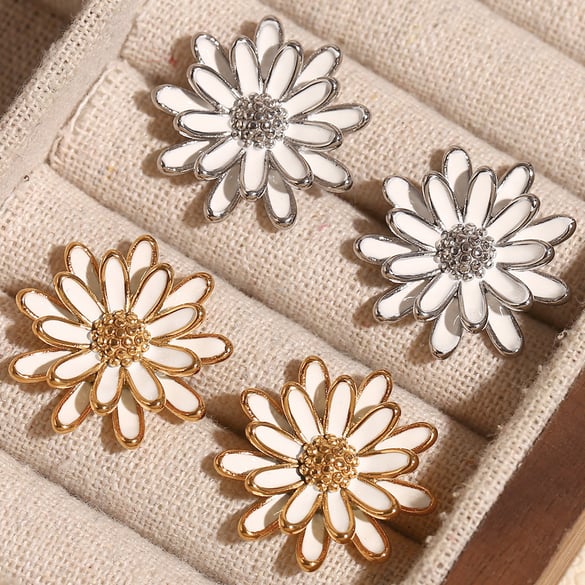 1 par de pendientes de botón de acero inoxidable de color dorado con forma de margarita natural y gotas de aceite de serie romántica para mujer